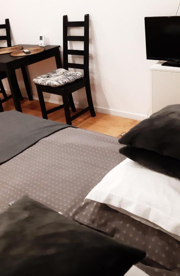 Topolowa Apartments - Self Check In - Next To Main Rail, 10 Min To Main Square Krakow Exterior photo