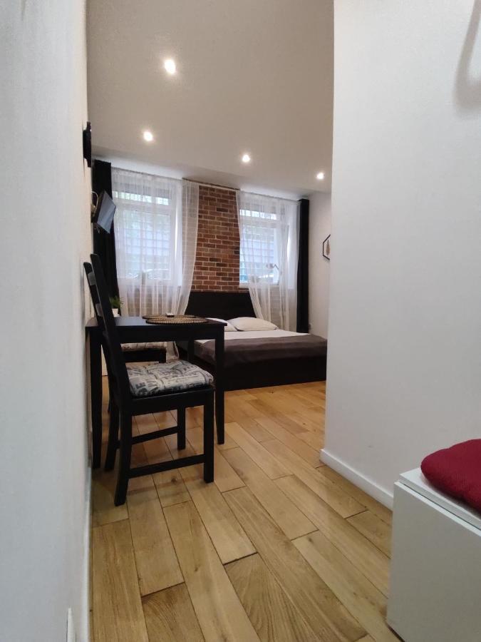 Topolowa Apartments - Self Check In - Next To Main Rail, 10 Min To Main Square Krakow Exterior photo